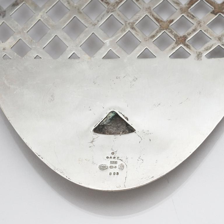 Georg Jensen, a shellfish/ fish serving dish, Copenhagen 1920, 830/1000 silver, design nr 885.