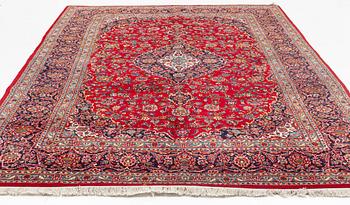 A carpet, Kashan, ca 355 x 245 cm.