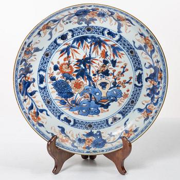 A porcelain bowl dish, China, Qianlong (1736–95).