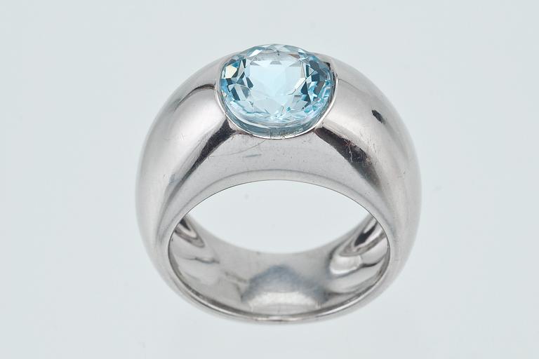 AN AQUAMARINE RING.