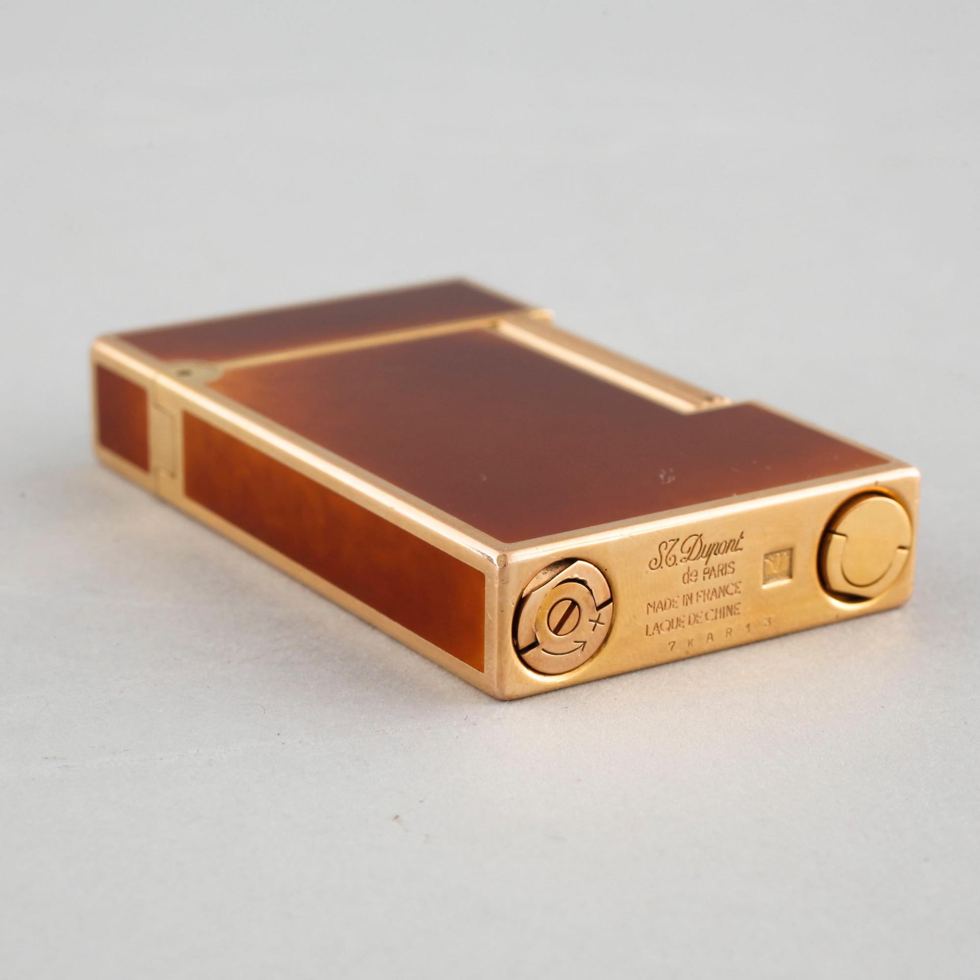 A Dupont de Paris lighter, second half of the 20th century.