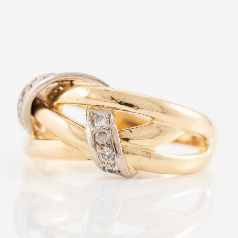 Ring, Engelbert, 18K guld med briljantslipade diamanter.