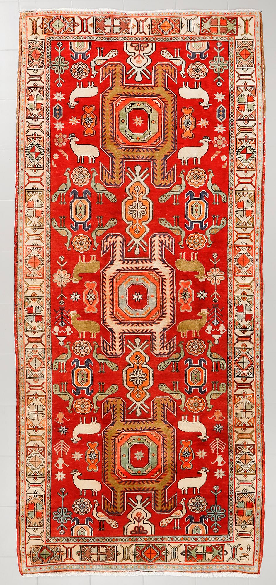 MATTA, Meshkin, 334 x 140 cm.