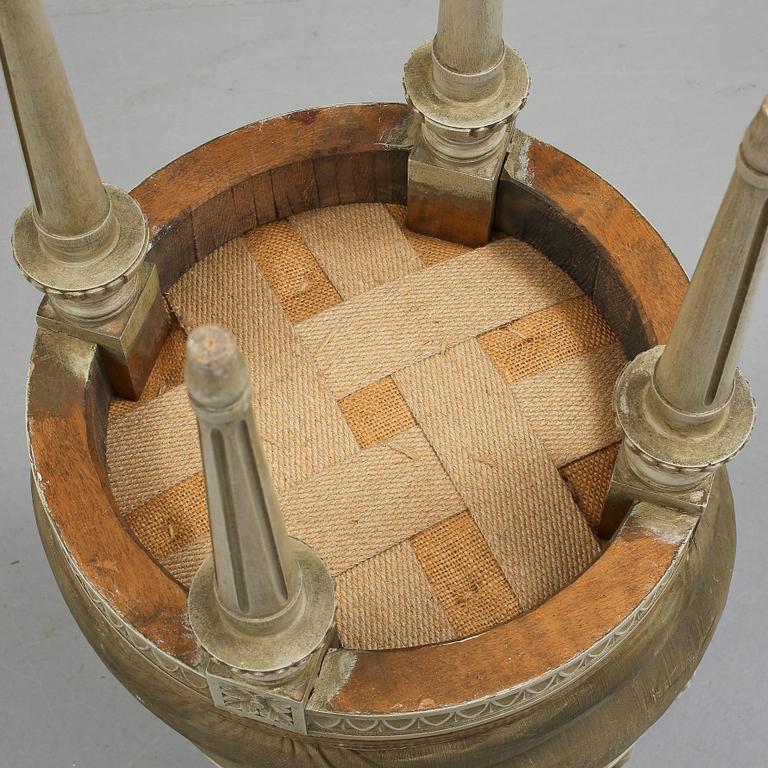 TABURETTER, ett par, gustaviansk stil, 1900-tal.
