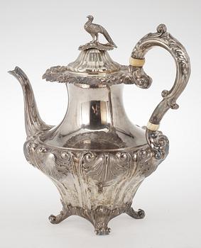 KAFFEKANNA, silver, nyrokoko, Gustav Möllenborg, Stockholm, 1838. Vikt ca 1020 gram.