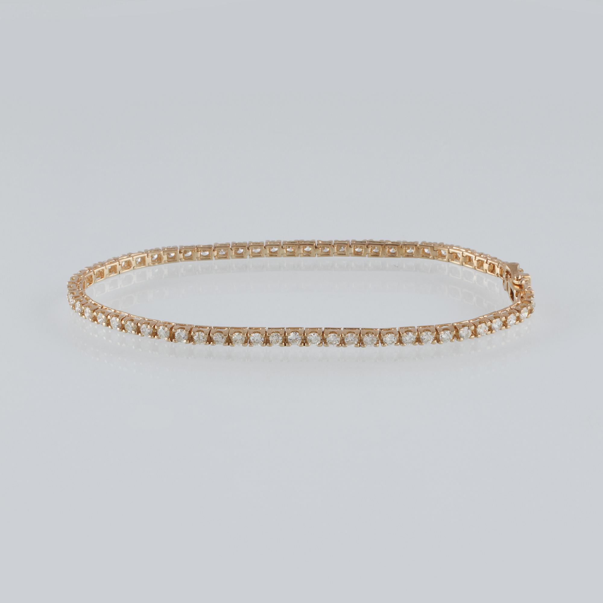 ARMBAND, 18K guld med briljantslipade diamanter ca 2.25 ct. Vikt 7,5 gram.