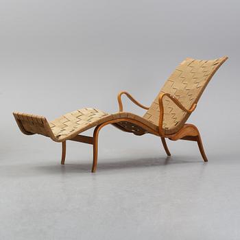 A lounge chair by Bruno Mathsson, mid 20th Century.