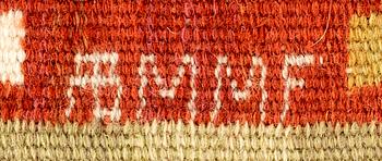 MÄRTA MÅÅS-FJETTERSTRÖM - VÄVNAD, "Blommor på röd botten" rölakan, signerad AB MMF.