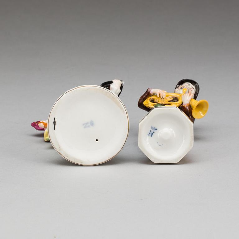 FIGURINER, 2 st, porslin, Neapelliknande märke, 1900-tal.