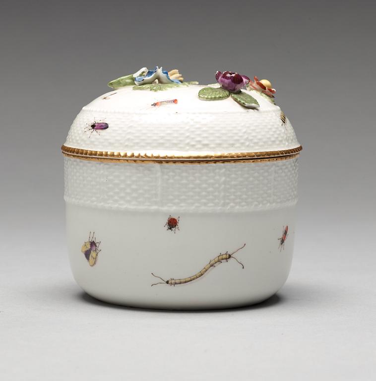 A Meissen bowl with cover, 1740/50's.