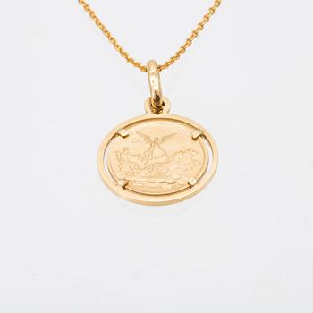 An 18K gold necklace.