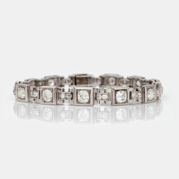 671. A old-cut diamond, circa 4.30 ct, bracelet. French hallmarks.