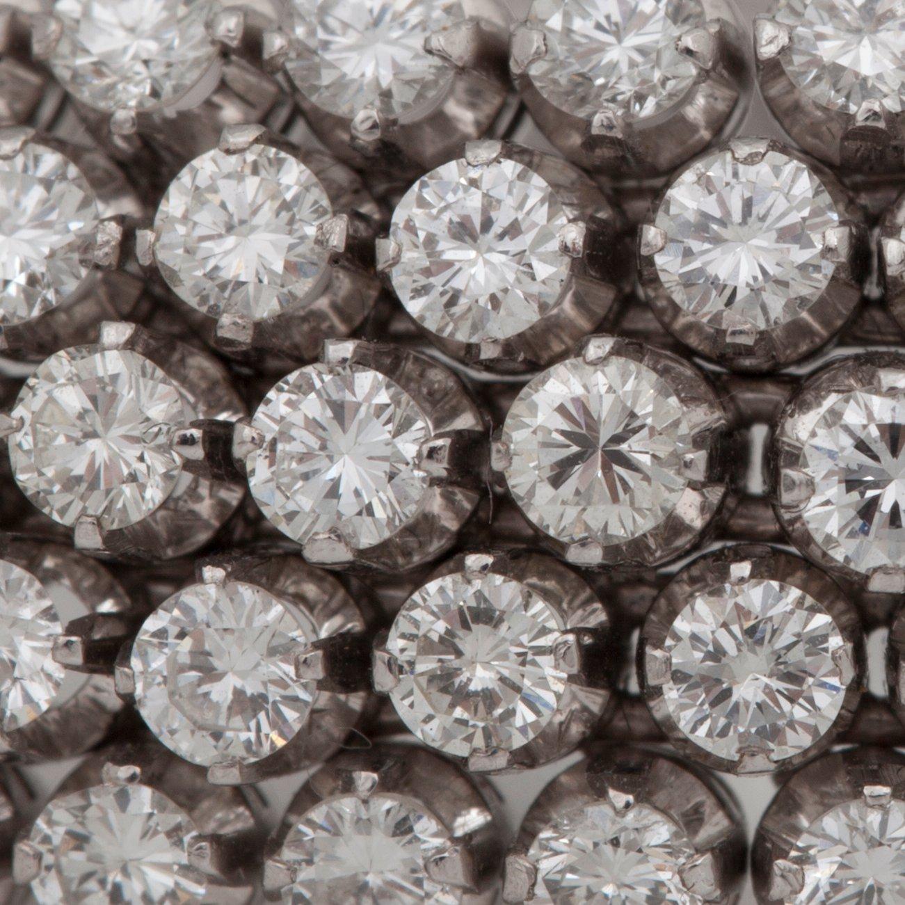 A brilliant cut diamond bracelet circa 15.00 ct.
