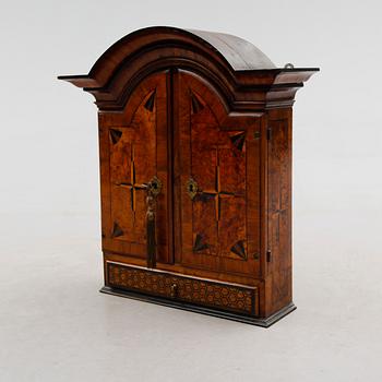 HÄNGSKÅP, 1700-tal.