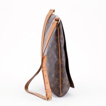 LOUIS VUITTON, a monogram canvas shoulderbag, "Musette".