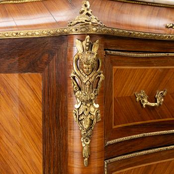 Chest of drawers, Louis XV style, France, first half of the 20th century.