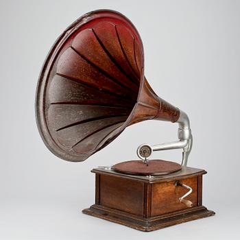 TRATTGRAMMOFON, 1900-talets första hälft.