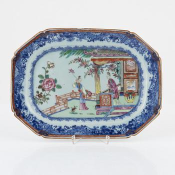 A Chinese blue and white and famille rose porcelain serving dish, Qing dynasty, Qianlong (1736-95).