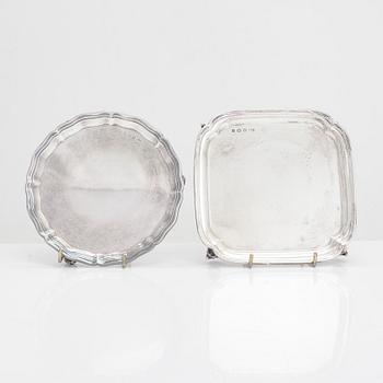 Two sterling silver business card trays, maker's mark of Viner's Ltd, Sheffield 1932 and 1940.
