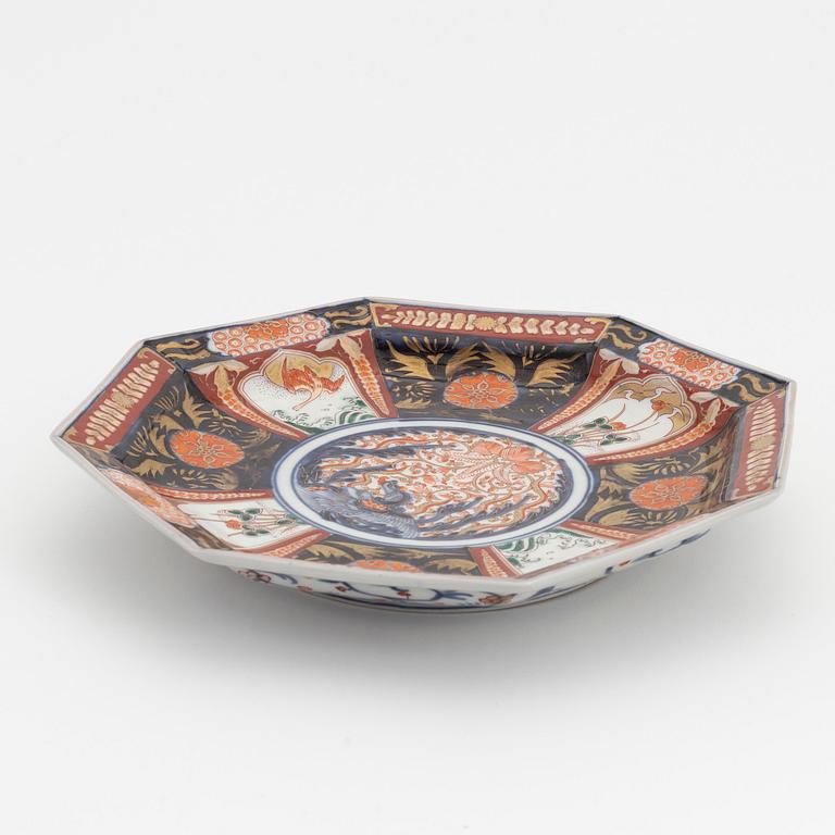Fat, porslin, Japan, 1800-tal.