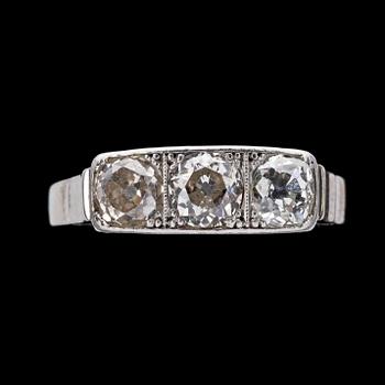 267. RING, three antique cut diamonds, tot. app. 1.30 cts.