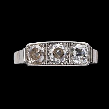 1159. RING, three antique cut diamonds, tot. app. 1.30 cts.