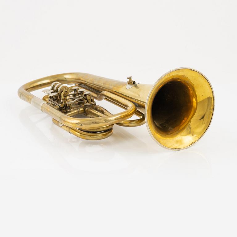 A crown marked brass horn, first part of the 20 th Century.