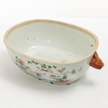 Terrin med lock, kompaniporslin. Qing dynastin, Qianlong (1736-95).