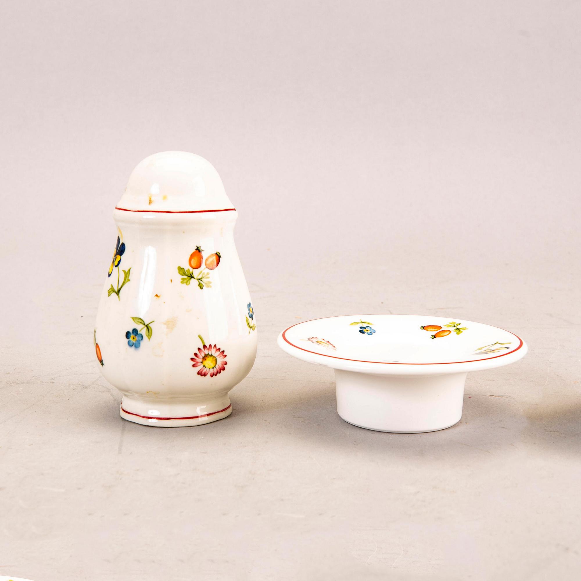 Servis 49 dlr "Petite Fleur", Villeroy & Bosch, 1900-talets slut, porslin.