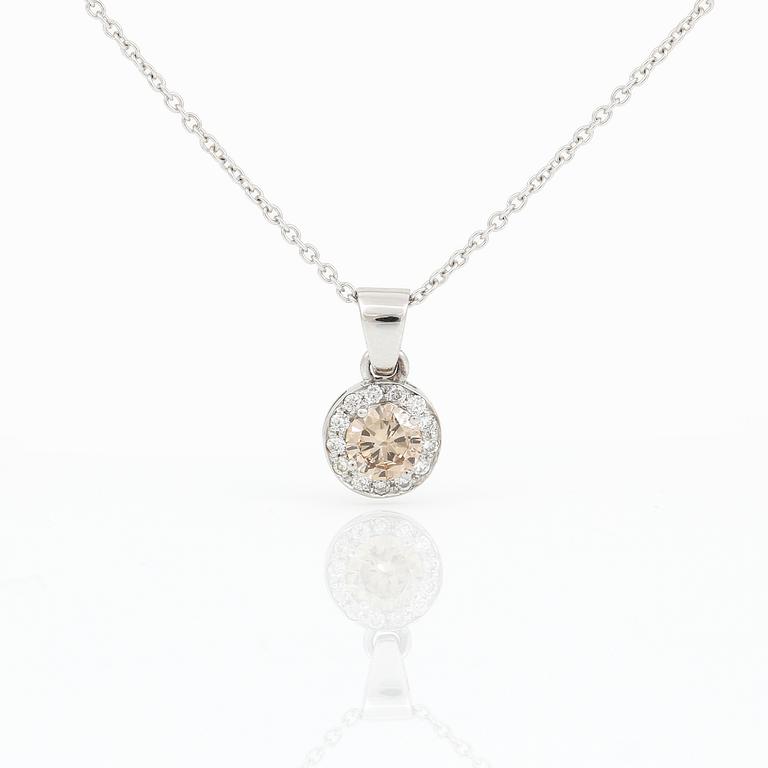HÄNGE, 18K vitguld med ljusbrun diamant 0,44 ct och briljantslipade diamanter tot ca 0,11 ct. Vikt 3,29 g.