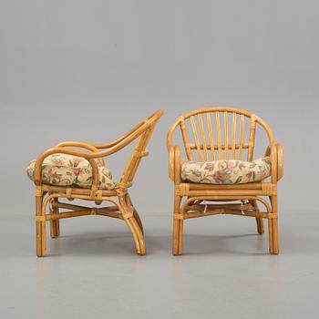 A set of sofa, easy chairs and table in four parts, late 20th century.