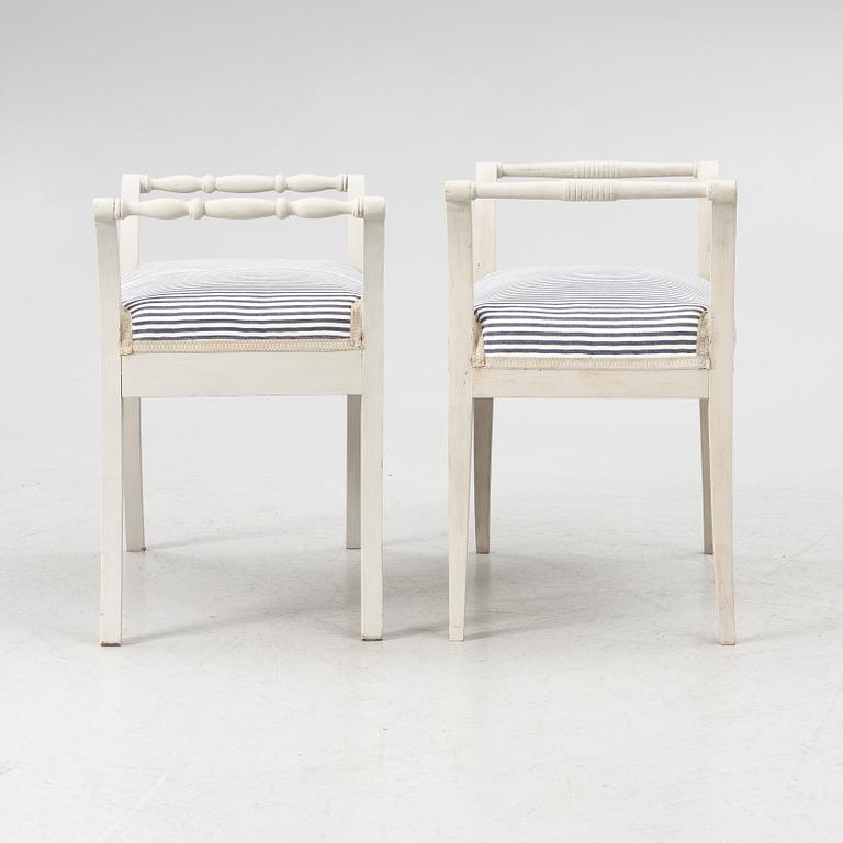 Taburetter, 2 st snarlika, tidigt 1900-tal.