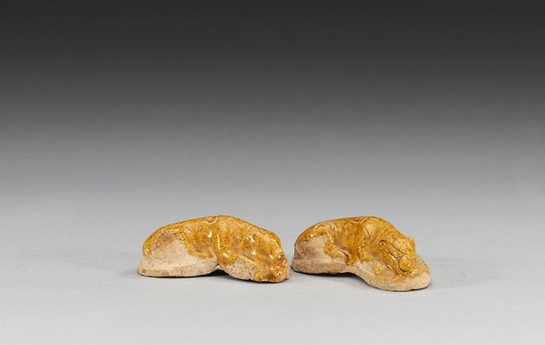 Two yellow glazed figures of dogs, Tang dynasty (618-907). (2).