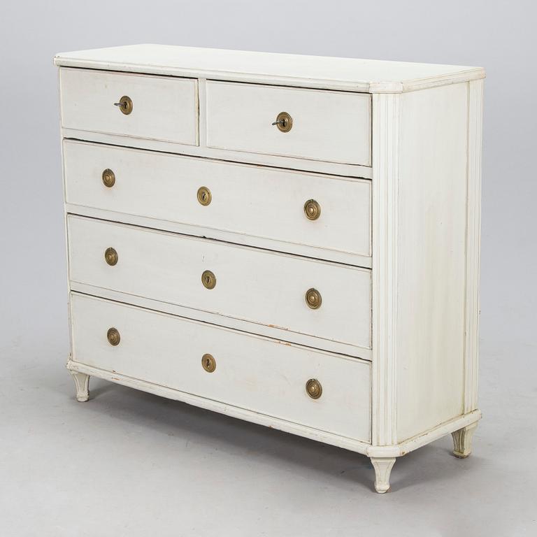 A late 18th century Gustavian chest of drawer.