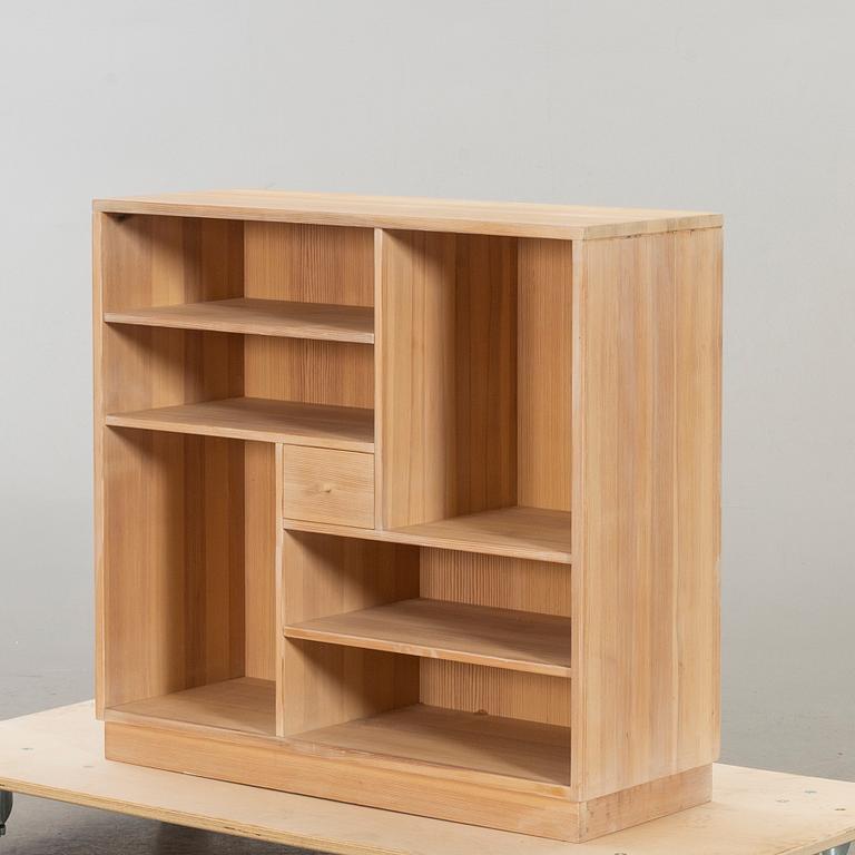 A SMAL SHELF "DICK" DESIGN OLOF PIRA.