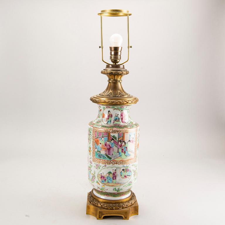 A Chinese porcelain and metal table lamp around 1900.