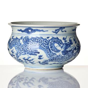 A blue and white four clawed dragon censer, Transition, 17th century.
