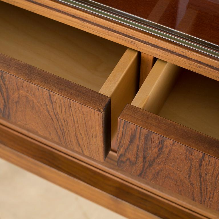 A vitrine cabinet by Svante Skogh for Seffle Möbelfabrik, second half of the 20th century. CITES-certificate.