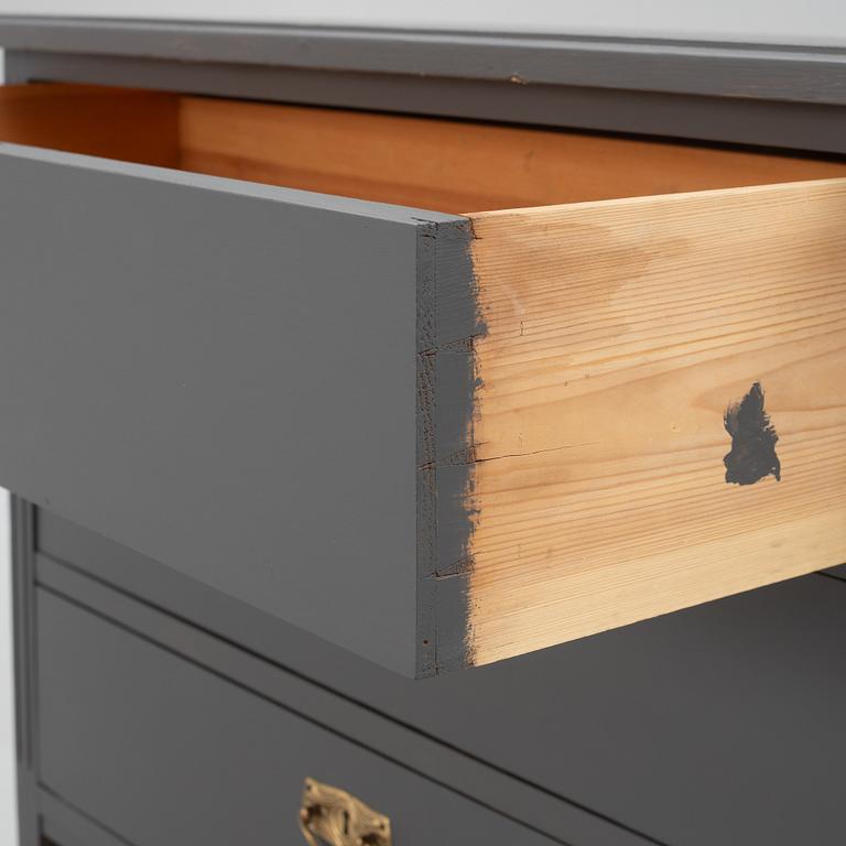 A chest of drawers, first half of the 20th Century.