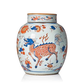 1193. An imari jar with cover, Qing dynasty, Kangxi (1662-1722).