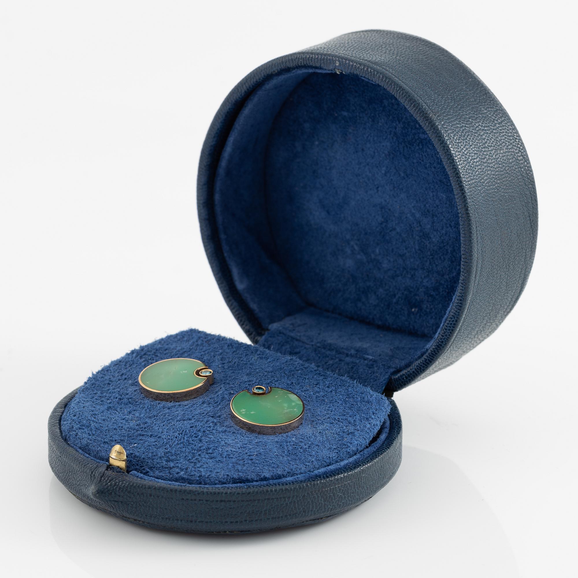 Sebastian Schildt, earrings, a pair, 18K gold with chrysoprase and colour-treated blue brilliant-cut diamonds.