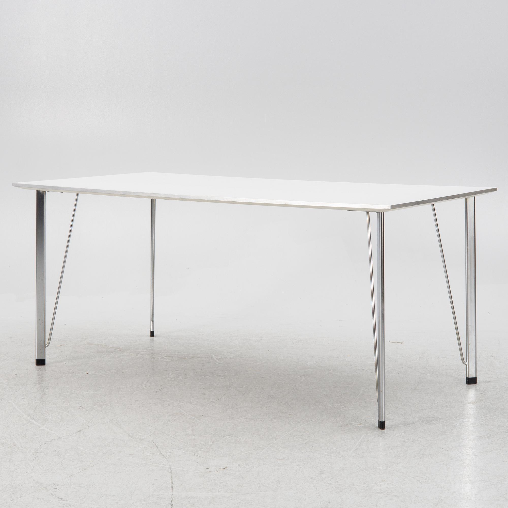 Arne Jacobsen,a table model 3605, Fritz Hansen, late 20th century.