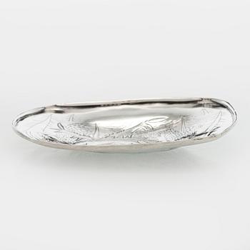 Tapio Wirkkala, A 'Bear hunting' silver dish, Tillander, Helsinki 1953.