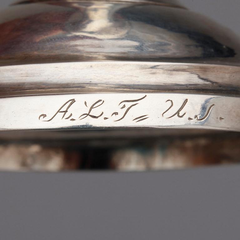 SUPKALKAR, ett par, silver, Samuel Blomberg, Stockholm 1811. Tot ca 167 gram.