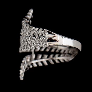 RING, 18K vitguld, briljantslipade diamanter ca 0.66 ct. Vikt ca 4 g.