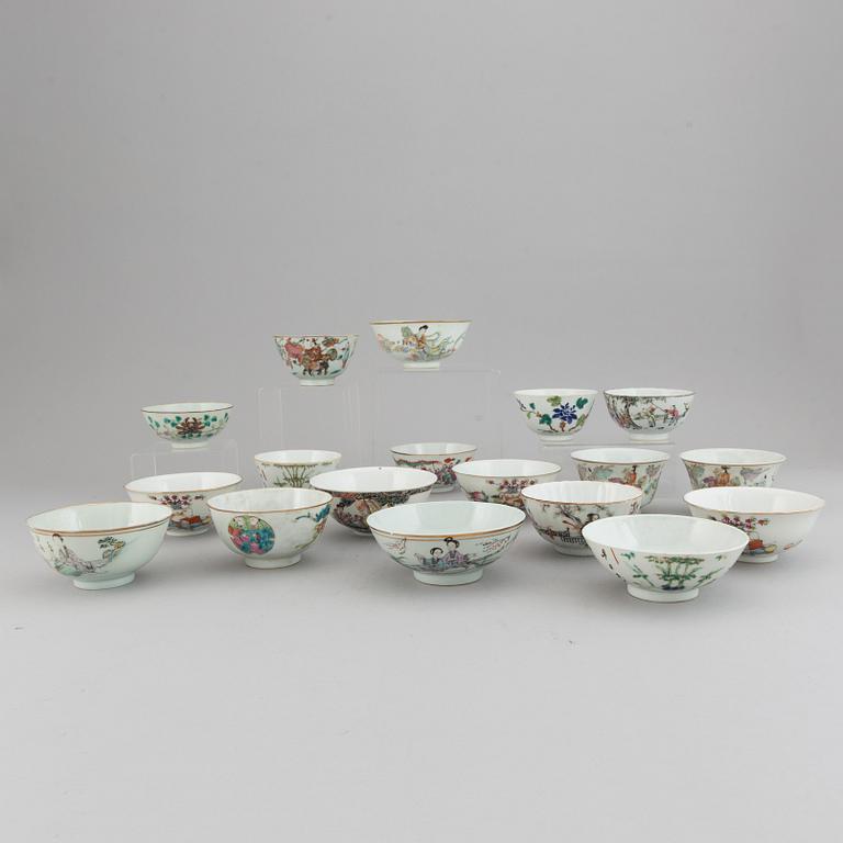 A set of 18 Chinese bowls, late Qingdynasty/early 20th Century.