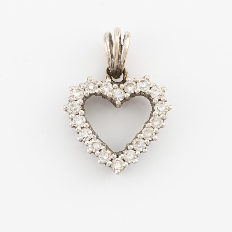 Pendant, 18K white gold in the shape of a heart with octagon-cut diamonds.