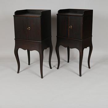 POTTSKÅP, 1 par, rokokostil, för Nationalmuseum, 1900-tal.