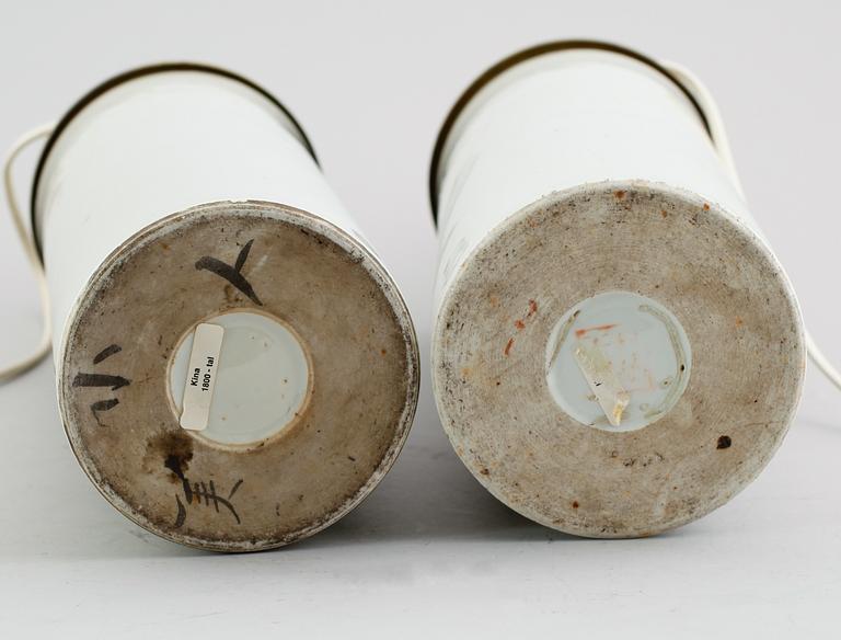 BORDSLAMPOR, 2 st, porslin, Kina, 1800-tal.