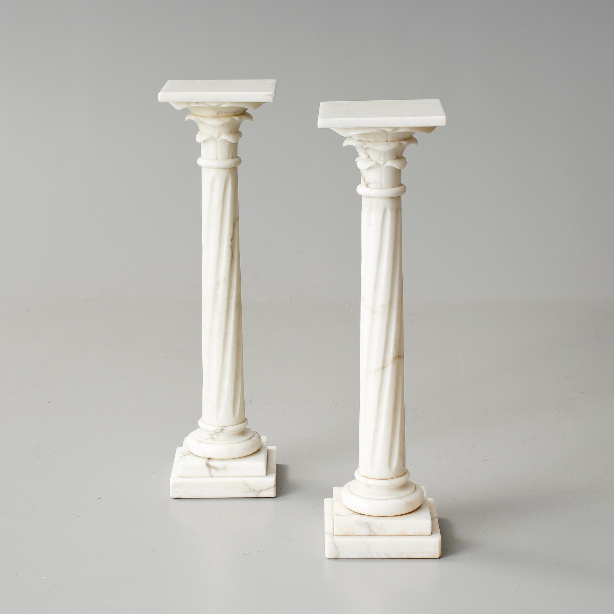 PIEDESTALER, ett par, 1900-tal.